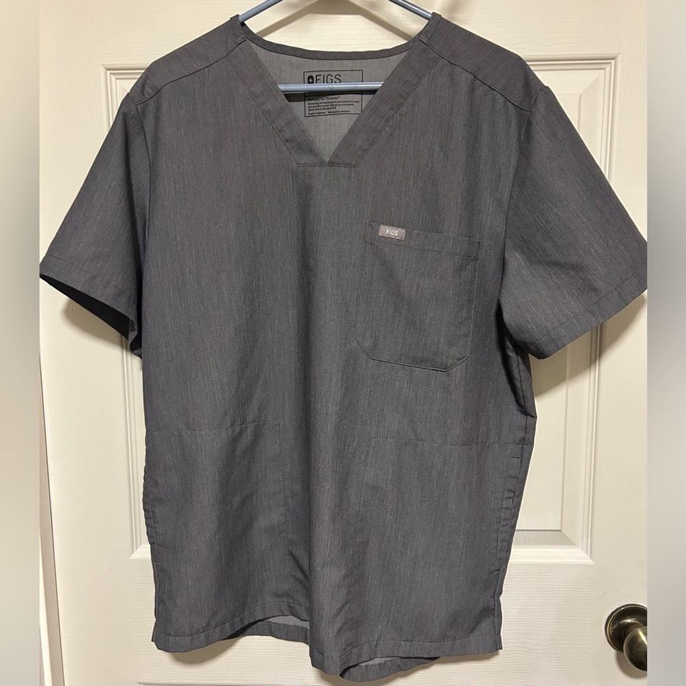 FIGS Chisec Three-Pocket Scrub Top Graphite